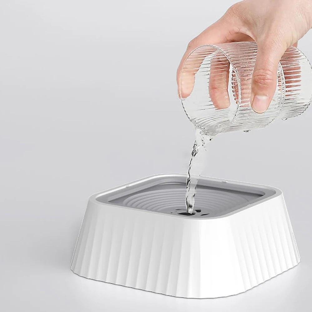 Non-slip base water bowl with floating disk design